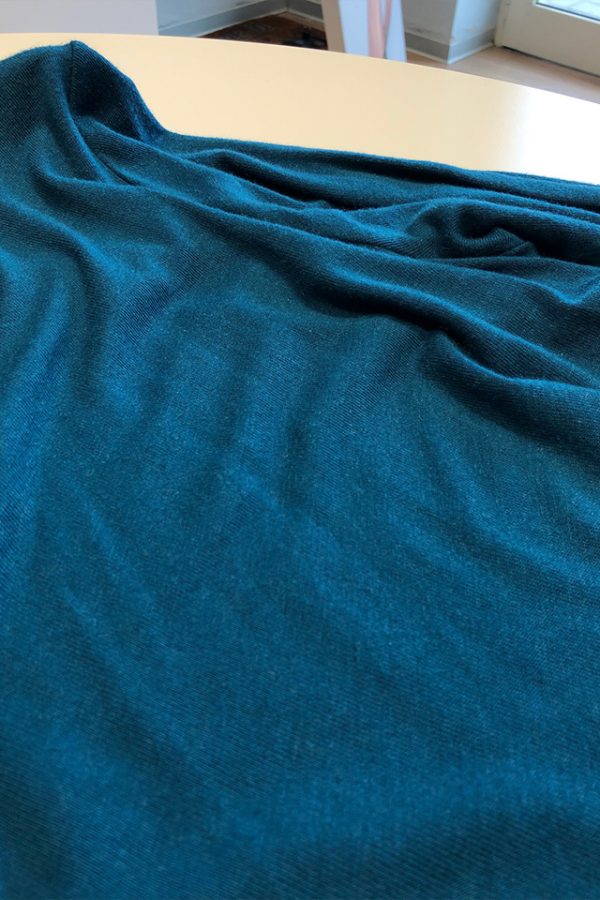 Dettaglio del cardigan Andrea blu