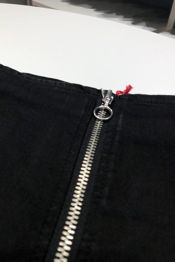 Dettaglio cerniera della gonna Liz in jeans
