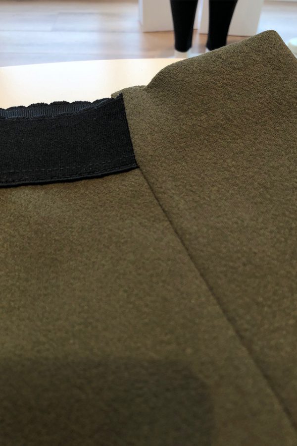 Dettaglio del pantalone Vincent verde